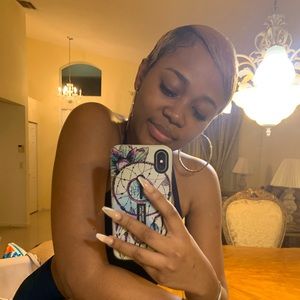 Meet your Posher, Vanessa